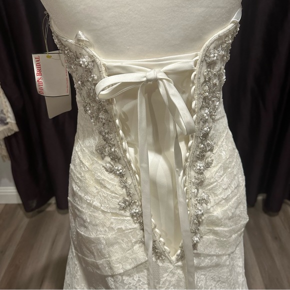 ✅ CLEARANCE David’s Bridal Embellished A Line Wedding Dress - Picture 7 of 11